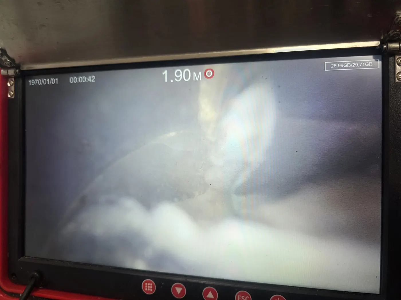 연수구 하수구막힘 배수 불량 원인과 배관 상태를 확인하는 하수구 작업 사진