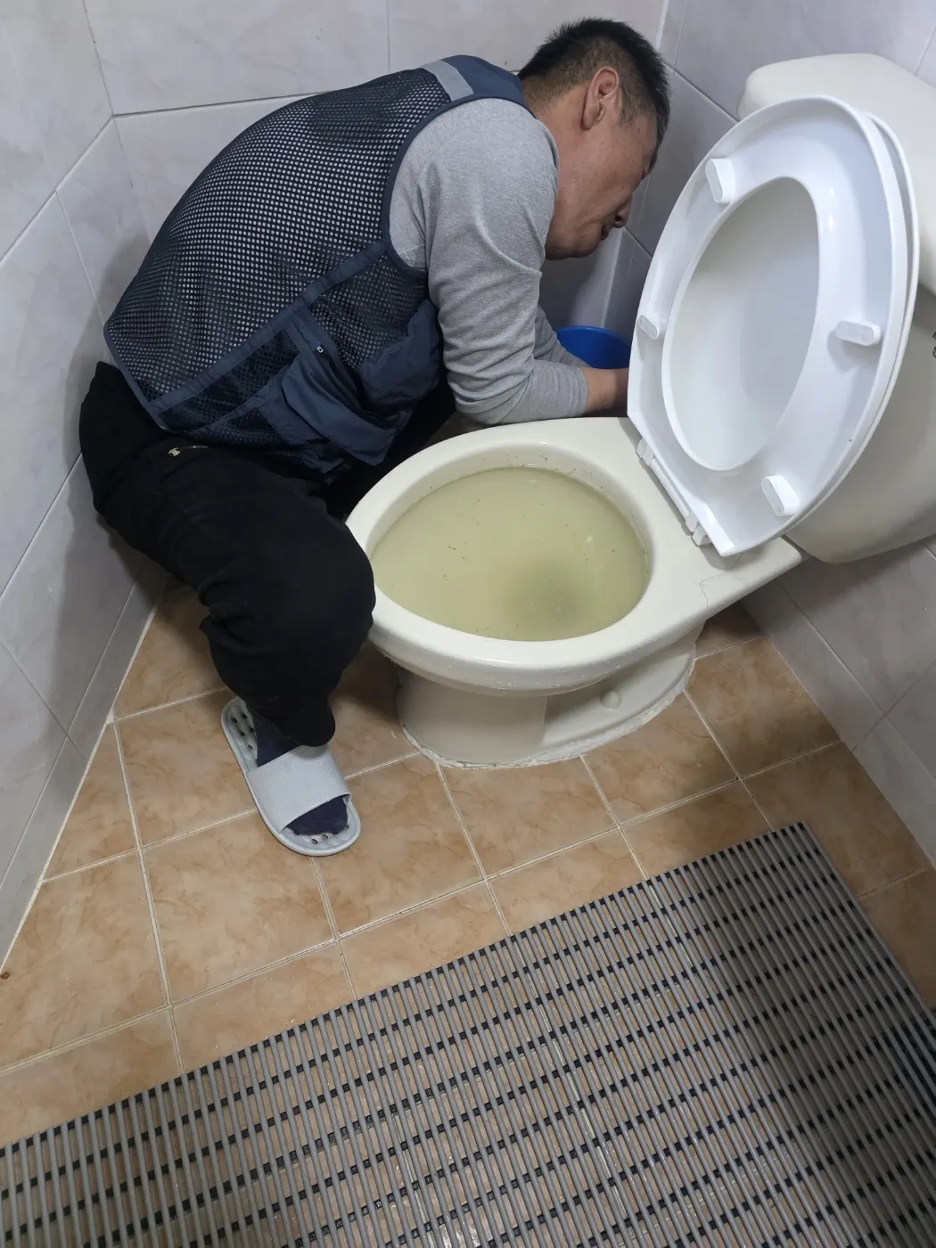 수원시 하수구고압세척 고압세척 전후 배관 흐름과 작업 구간을 확인하는 사진